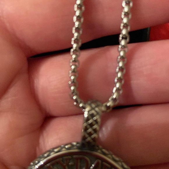 Willie G Necklace Reversible - Picture 4 of 5